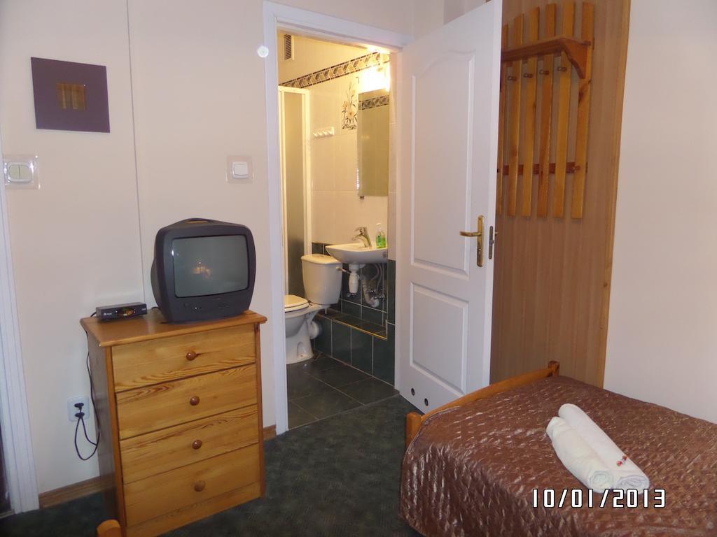 Willa Karis Warsaw Room photo